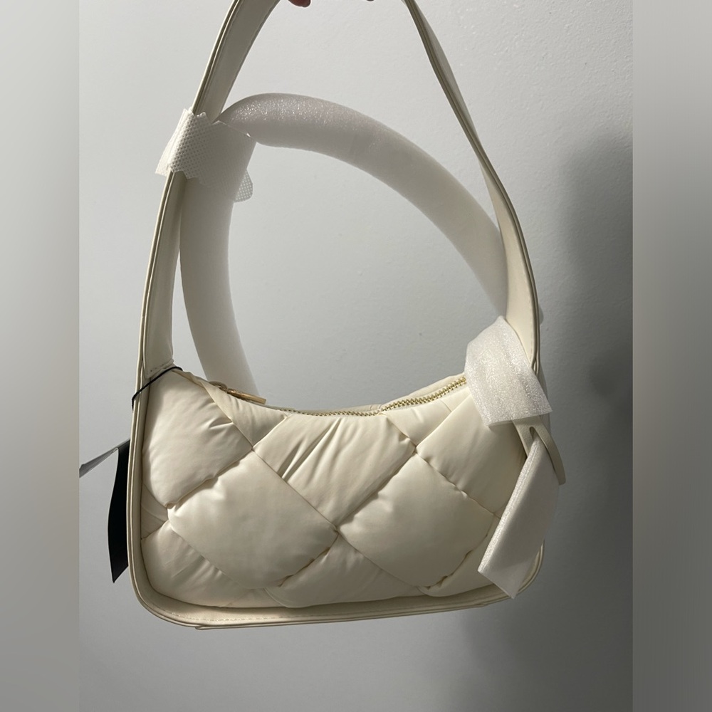 Jaycee Shoulder Bag - Picture 4 of 5